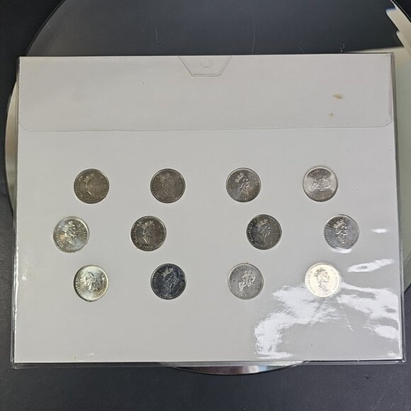 2000 CANADA MILLENNIUM QUARTERS UNC SET OF 12 COINS Gift Set - Picture 2 of 11